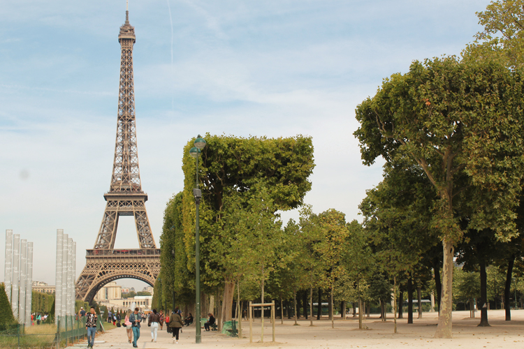 Torre Eiffel, em Paris, vista no Campo de Marte (Foto: Alexandre Policarpo)