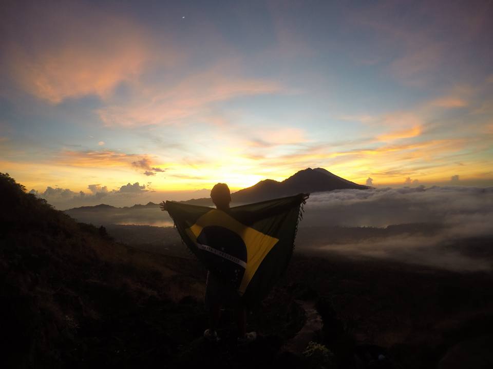 Flávio Santos no Monte Batur, localizado em Bali, na Indonésia