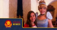 Bruna de Castro, ao lado da princesa Cinderela, na Disney