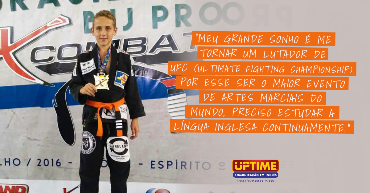 Daniel Luís Morais Junior recebe medalha de ouro em um campeonato em 2016.